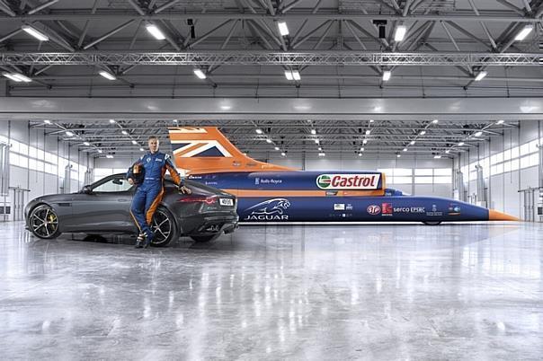 Bloodhound SSC startet Ende 2015 ersten Rekordversuch und peilt für 2016 den Durchbruch durch die 1000 Meilen pro Stunde-Schallmauer an (1609,344 km/h)